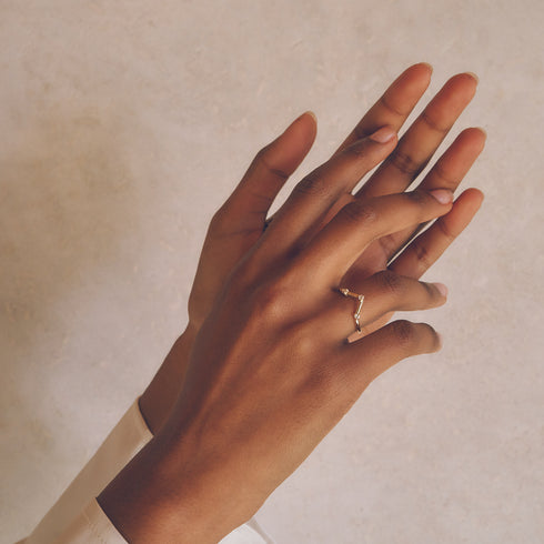 Pointed Three Diamond Arch Band in Yellow Gold